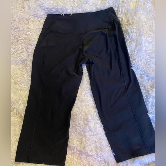 Nike Dri-Fit Black Capri Leggings, Medium - Picture 2 of 6